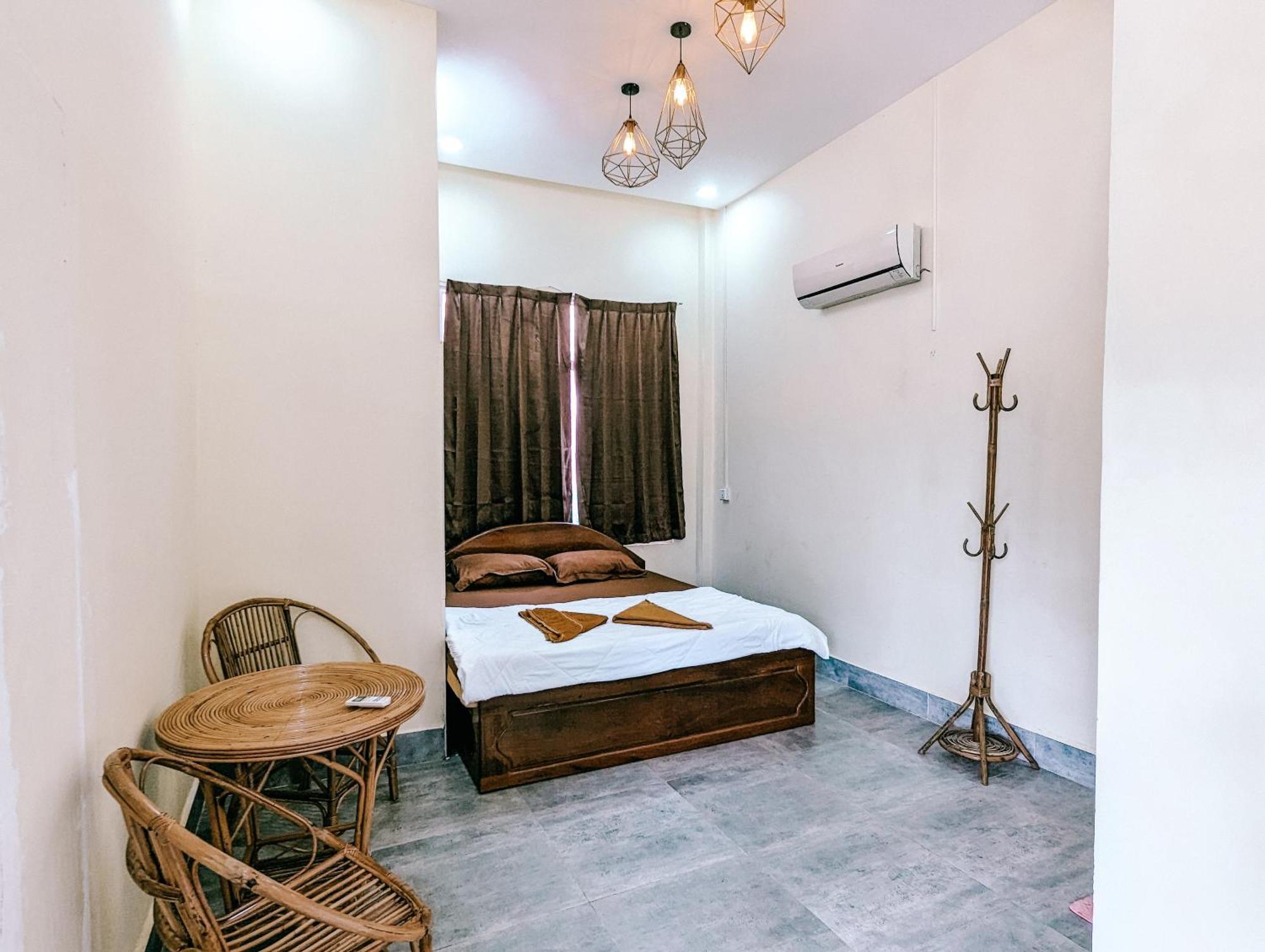 Yellow Star Hostel Kampot Exterior photo